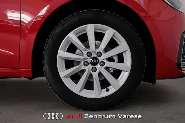 Usata Audi A1 Sportback Advanced 95 CV (69 kW) 2024 Rosso metallizzato Utilitaria
