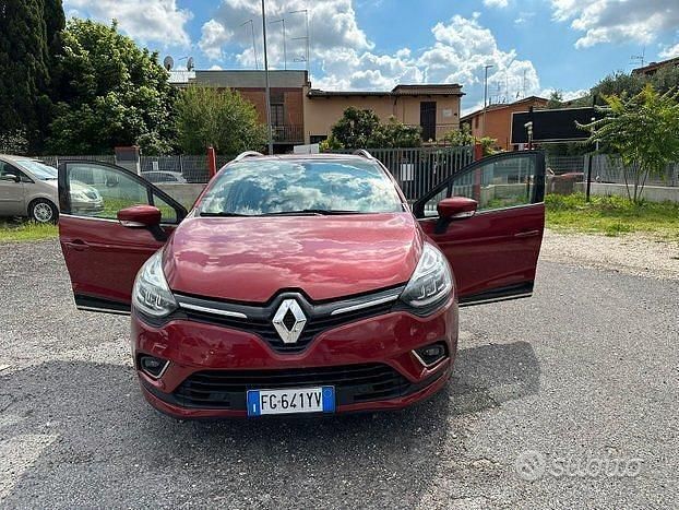 Usata Renault Clio GrandTour 90 CV (66 kW) 2017 Rosso Station wagon