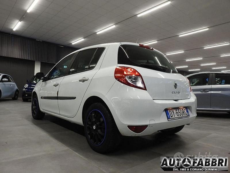 Usata Renault Clio II Dynamique 75 CV (55 kW) 2009 Berlina