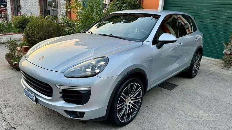 Argento Usata 2016 Porsche Cayenne Platinum Edition SUV | 27.900 € (Ottimo prezzo) - Immagine 1/4