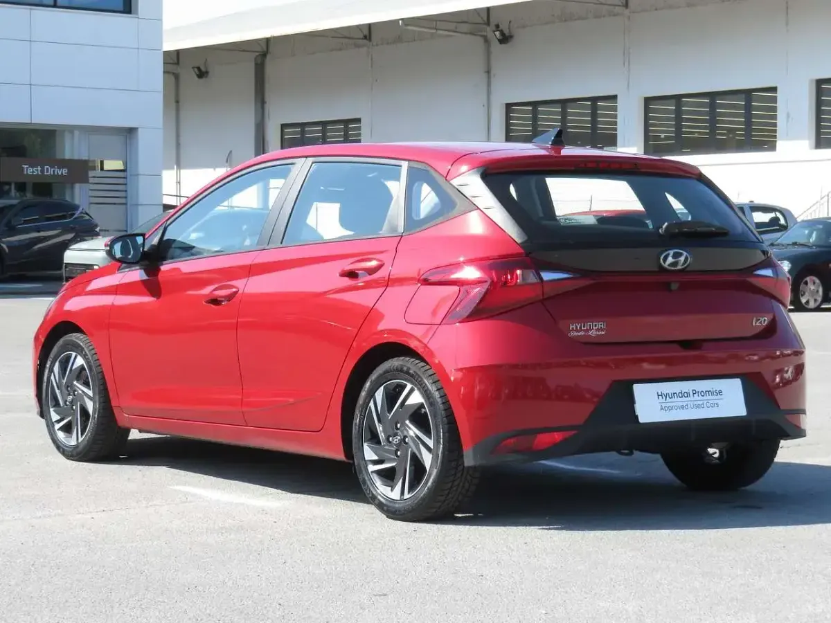 Usata Hyundai i20 82 CV (60 kW) 2023 Dragon red Utilitaria
