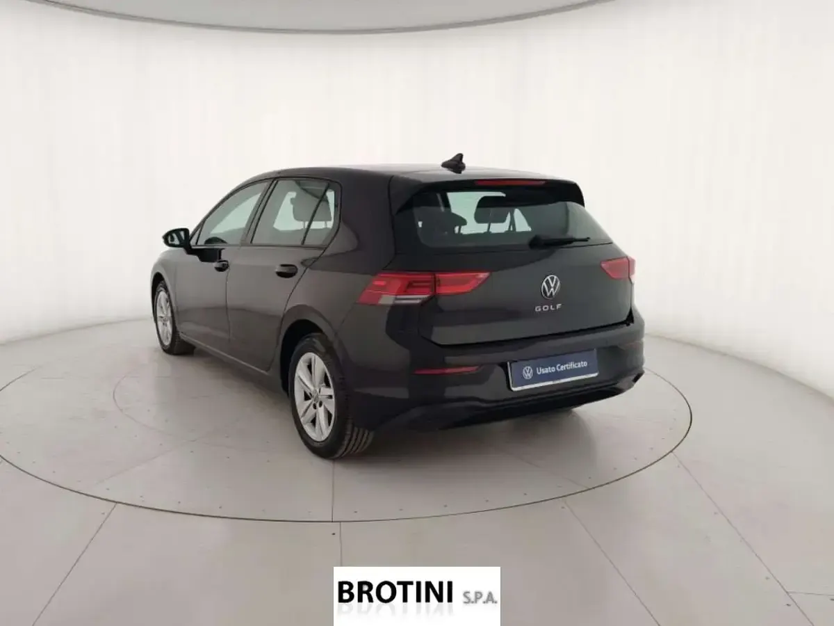 Usata VW Golf VII Life 116 CV (85 kW) 2021 Nero Utilitaria