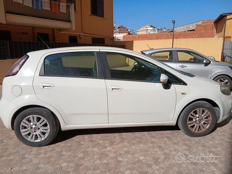 Usata Fiat Grande Punto 75 CV (55 kW) 2012 Bianco Utilitaria