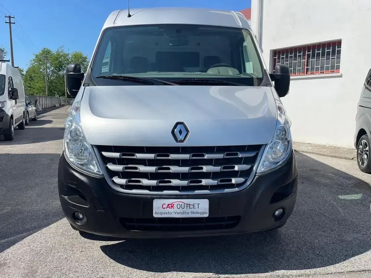 Usado Renault Master 125 CV (91 kW) 2012 Plateado Van
