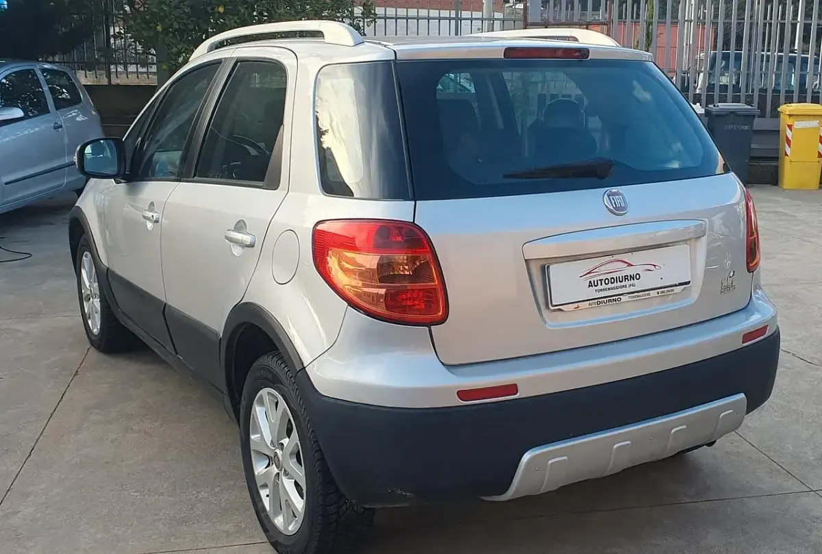 Usata Fiat Sedici Emotion 135 CV (99 kW) 2014 Argento SUV