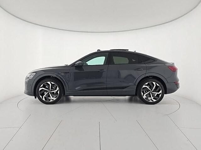 Usata Audi Q8 Sportback e-tron S-Line 250 kW (340 CV) 2024 Grigio magnete SUV
