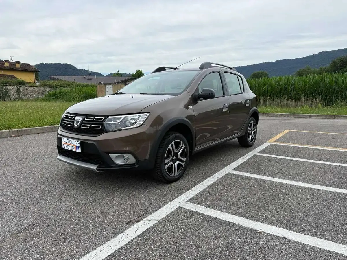 Usata Dacia Sandero Stepway 90 CV (66 kW) 2018 Brun vison Berlina