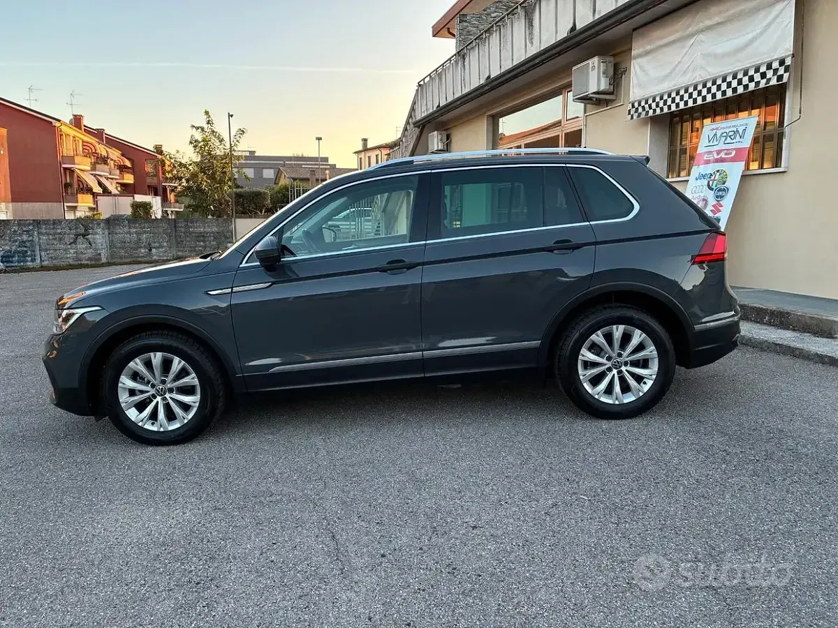 Usata VW Tiguan Life 150 CV (110 kW) 2022 Grigio SUV