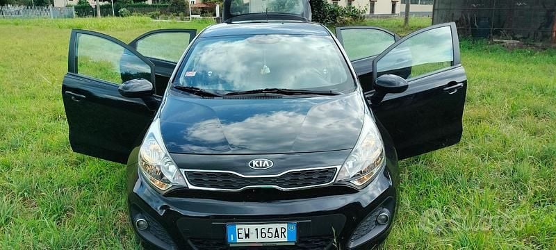 Usata Kia Rio 75 CV (55 kW) 2014 Nero Berlina