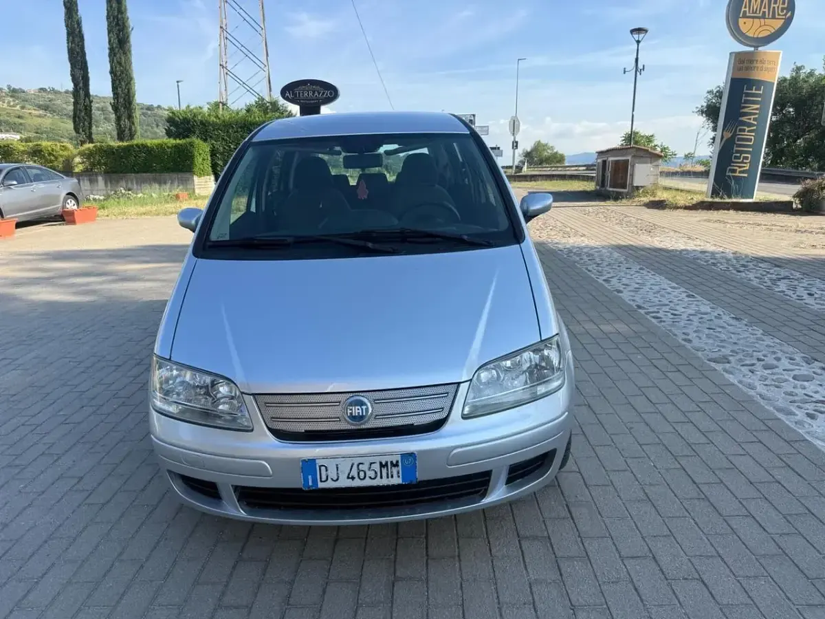 Usata Fiat Idea 90 CV (66 kW) 2007 Grigio Monovolume