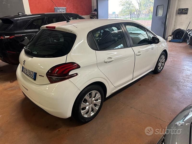 Usata Peugeot 208 Allure 81 CV (59 kW) 2016 Bianco Utilitaria