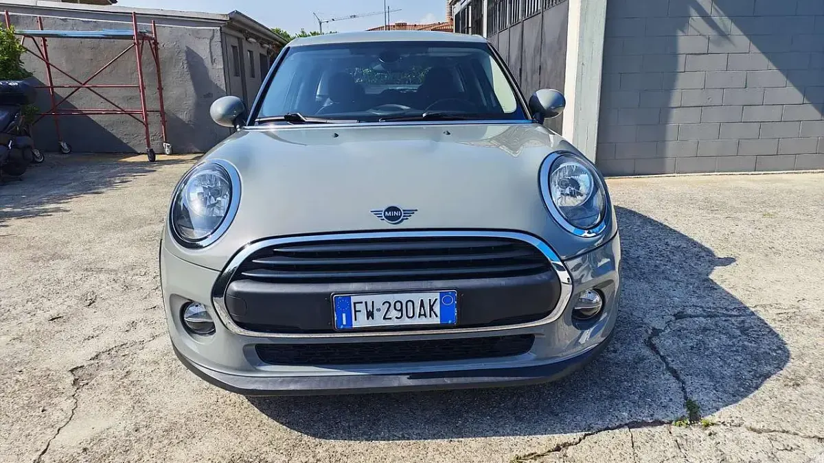 Usata Mini ONE 102 CV (75 kW) 2018 Grigio Utilitaria