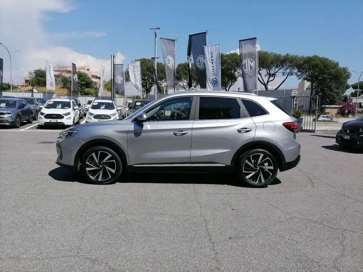 Usata MG ZS Luxury 102 CV (75 kW) 2025 Argento SUV