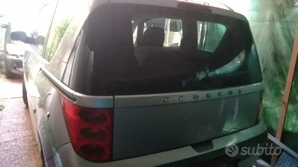 Usata Peugeot 1007 68 CV (50 kW) 2006 Grigio Monovolume