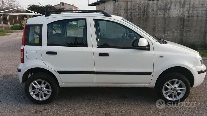 Usata Fiat Panda 4x4 69 CV (50 kW) 2010 Bianco Utilitaria