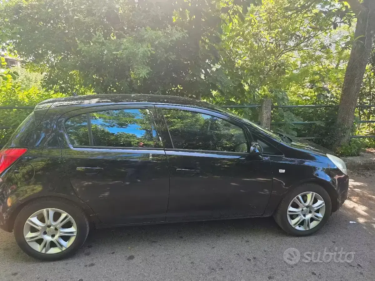 Usata Opel Corsa 90 CV (66 kW) 2009 Nero Utilitaria