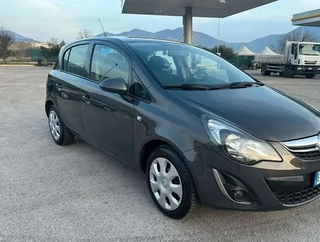 Usata Opel Corsa Club 86 CV (63 kW) 2014 Utilitaria