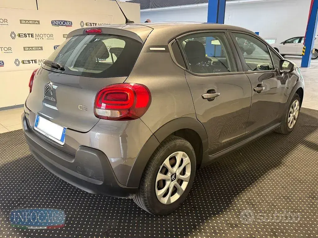 Usata Citroën C3 83 CV (61 kW) 2023 Grigio metallizzato Utilitaria