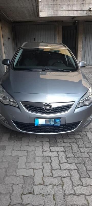 Usata Opel Astra 110 CV (80 kW) 2011 Grigio Station wagon