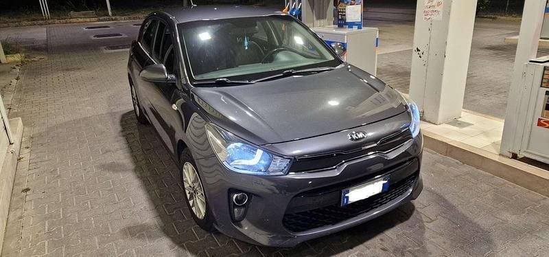 Usata Kia Rio 84 CV (61 kW) 2019 Grigio Berlina