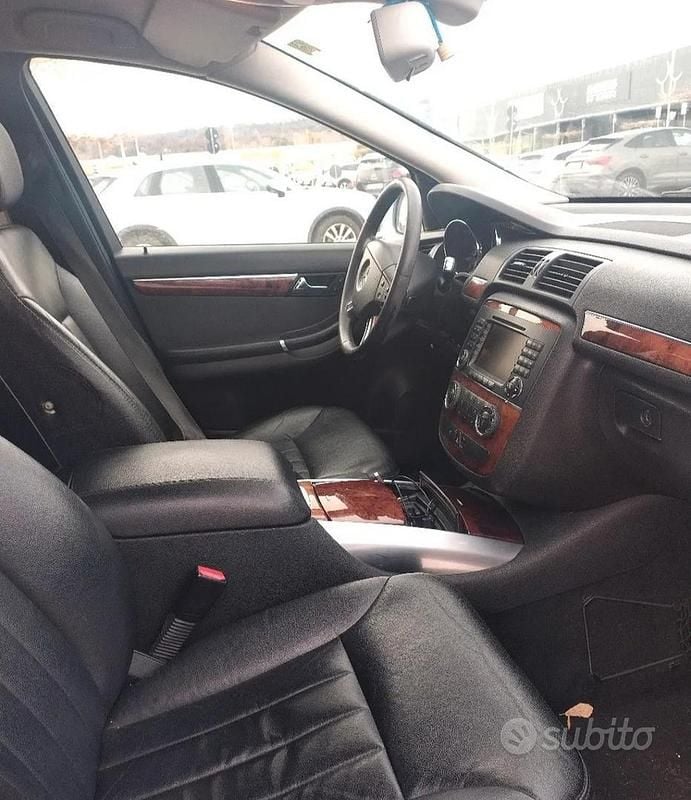 Usata Mercedes R320 224 CV (164 kW) 2008 Grigio Monovolume