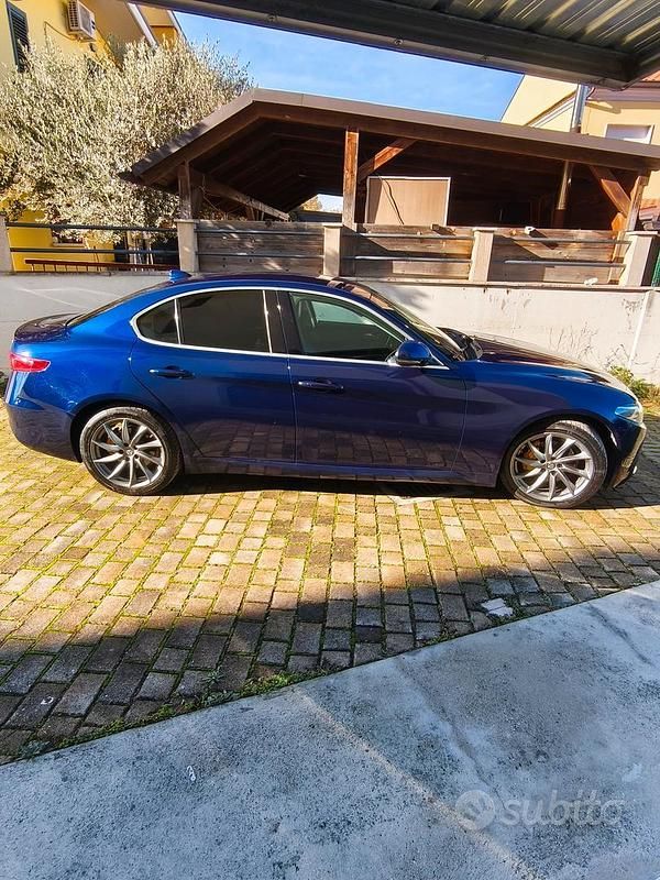 Blu Usata 2019 Alfa Romeo Giulia Tre volumi | 22.000 € (Buon prezzo) - Immagine 1/4