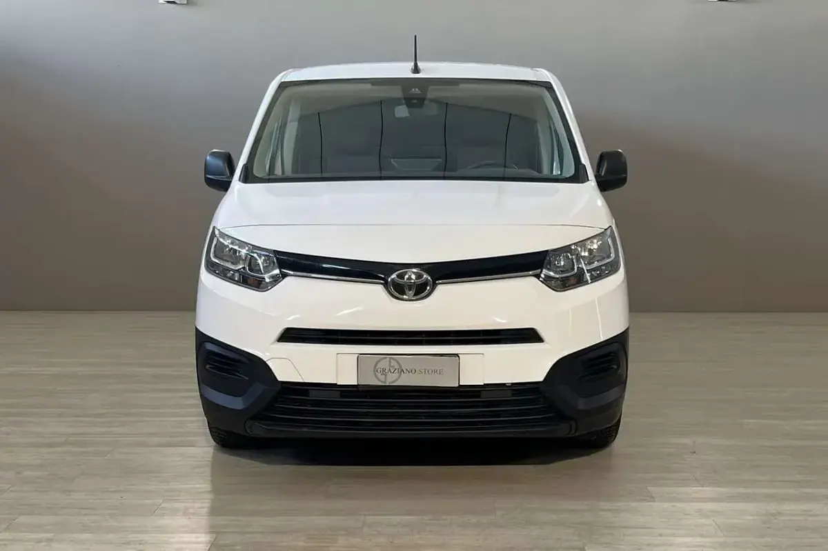 Usata Toyota Proace City Active 102 CV (75 kW) 2021 Bianco Monovolume