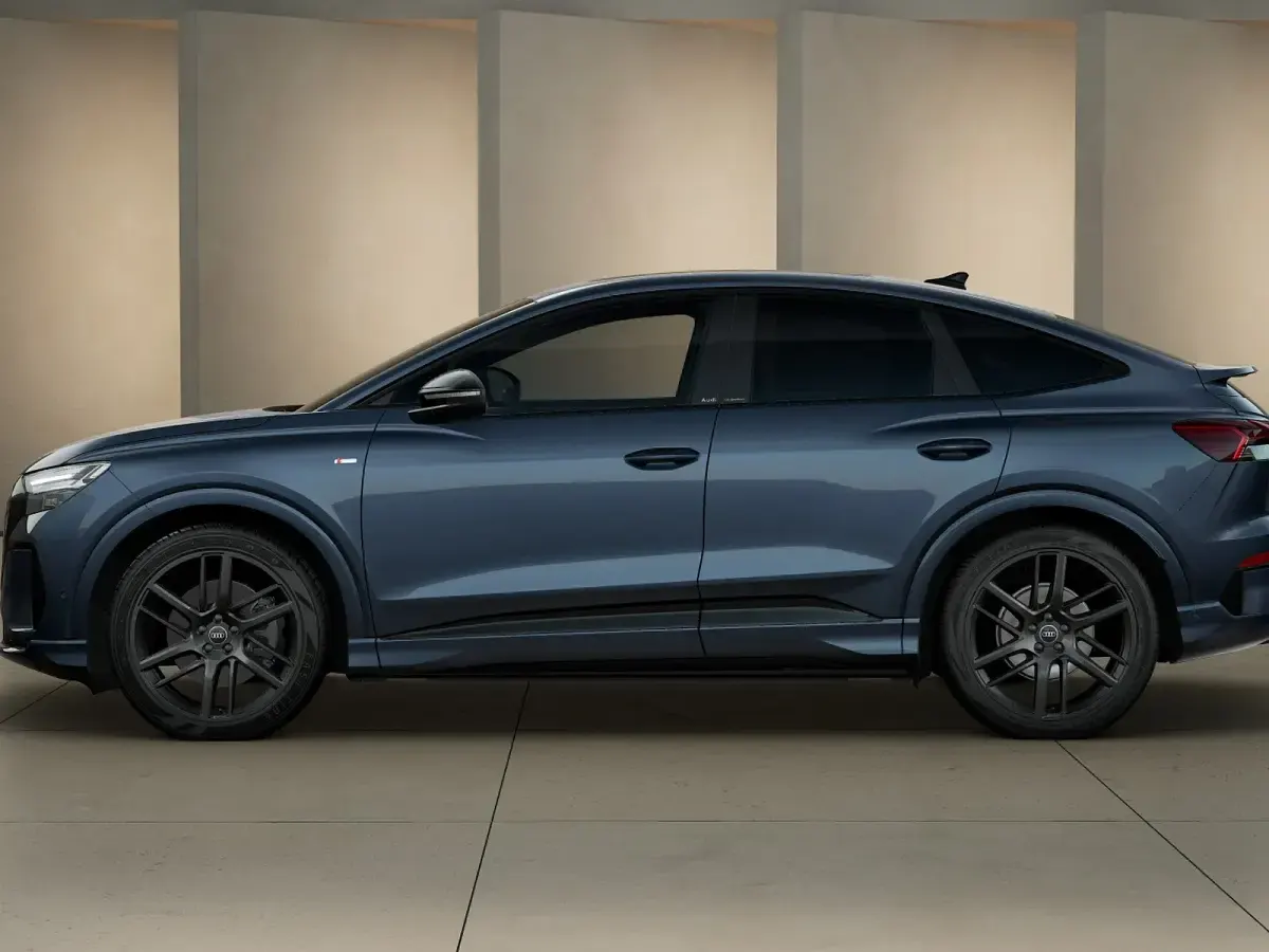 Nuova Audi Q4 Sportback e-tron Business 2026 Blu plasma metallizzato SUV