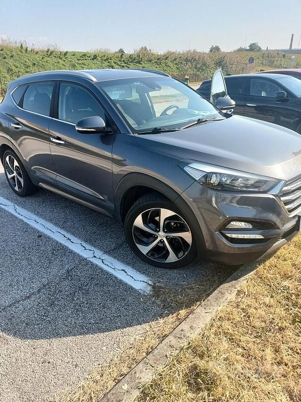 Usata Hyundai Tucson 141 CV (103 kW) 2016 Grigio SUV
