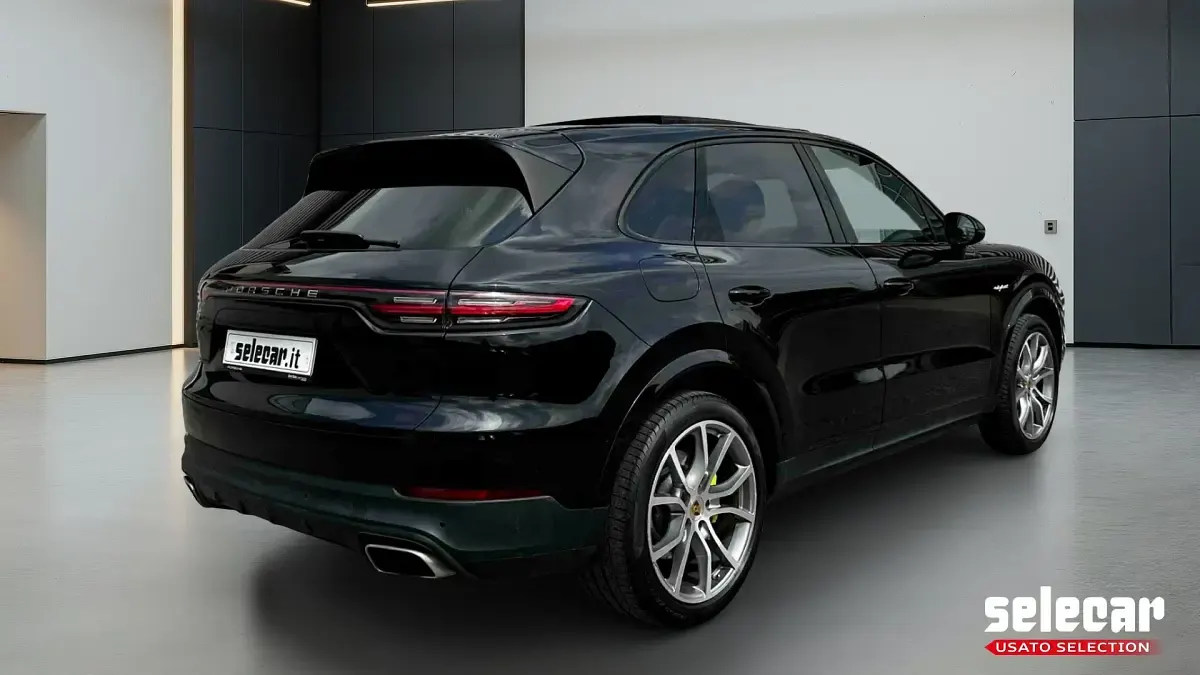 Usata Porsche Cayenne 340 CV (250 kW) 2018 Ri0f blu metallizzato SUV
