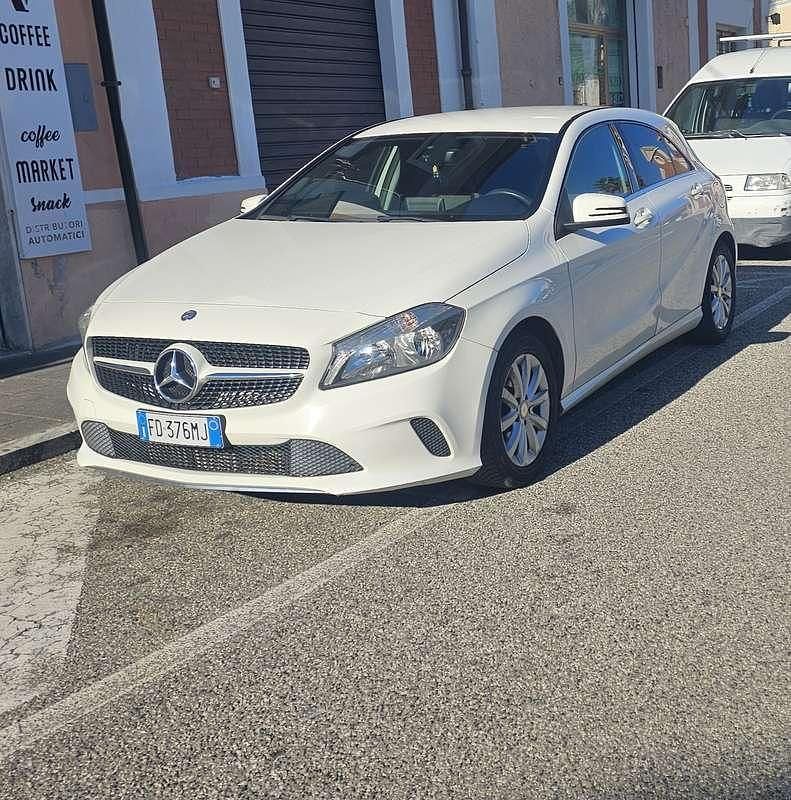 Usata Mercedes A180 Business 109 CV (80 kW) 2016 Bianco Berlina