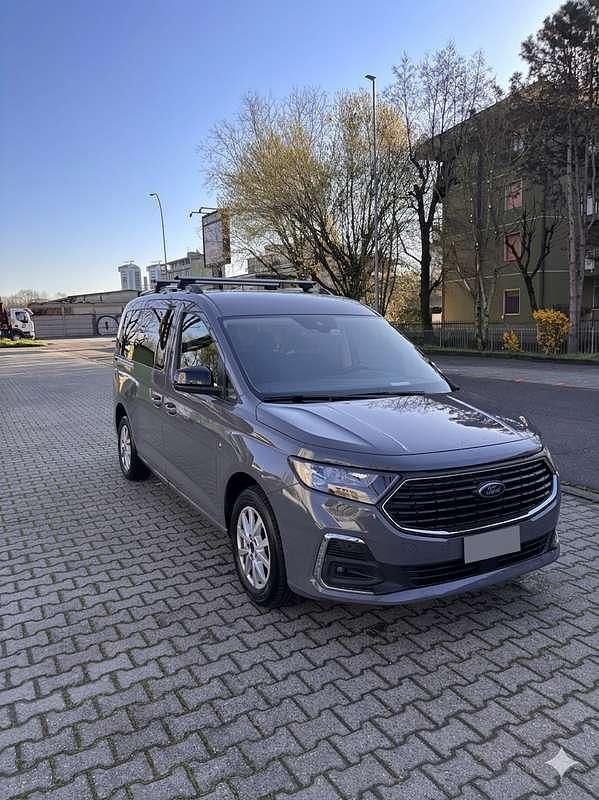 Usata Ford Tourneo Titanium 122 CV (89 kW) 2023 Grigio Furgone