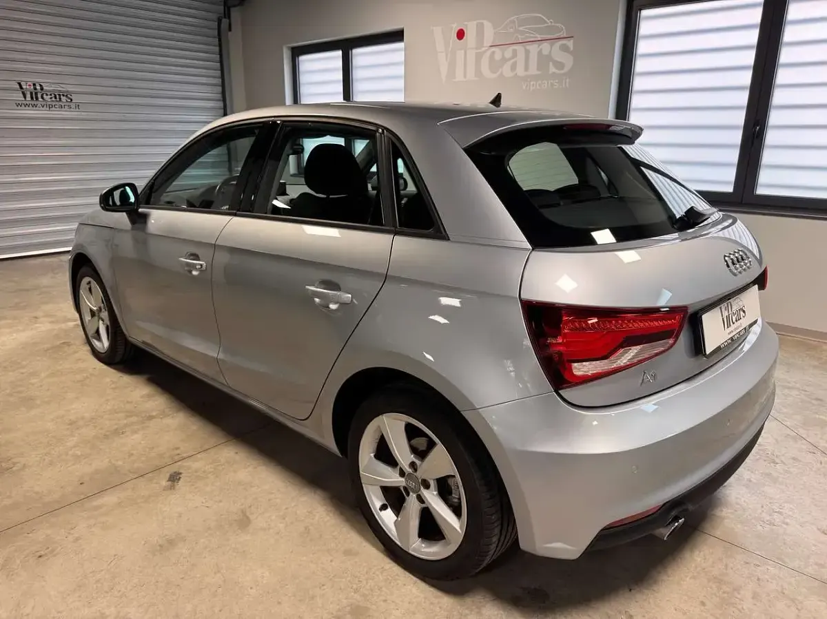 Usata Audi A1 Sportback Ambiente 90 CV (66 kW) 2016 Argento reflex Utilitaria