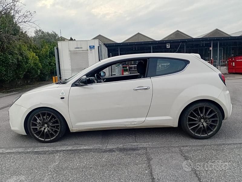 Second-hand Alfa Romeo MiTo 170 CP (125 kW) 2010 Bej Hatchback