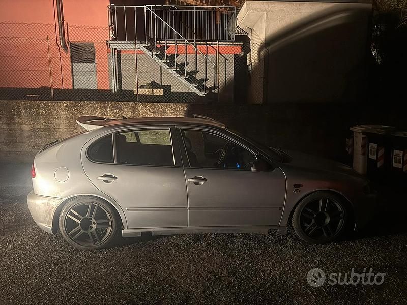 Usata Seat Leon FR 150 CV (110 kW) 2004 Grigio Utilitaria