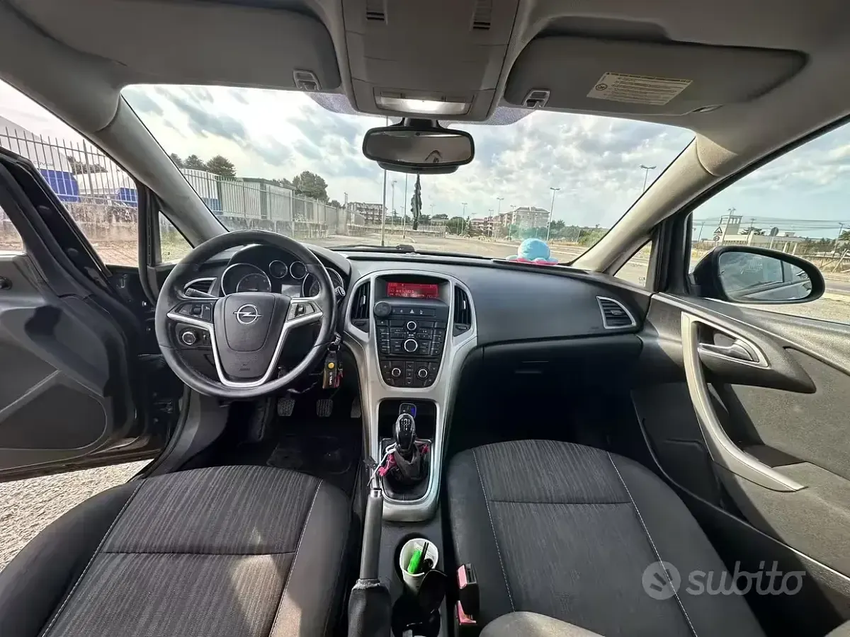 Usata Opel Astra 95 CV (69 kW) 2010 Nero Berlina