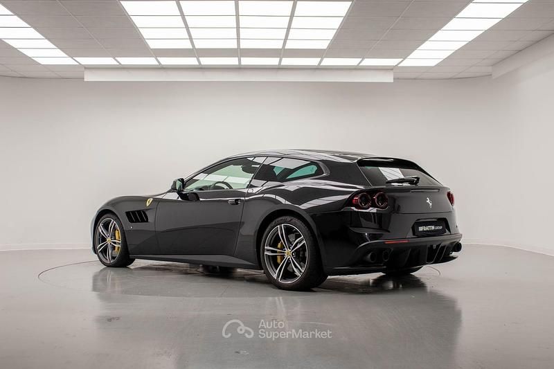 Usata Ferrari GTC4Lusso 689 CV (506 kW) 2017 Nero Station wagon