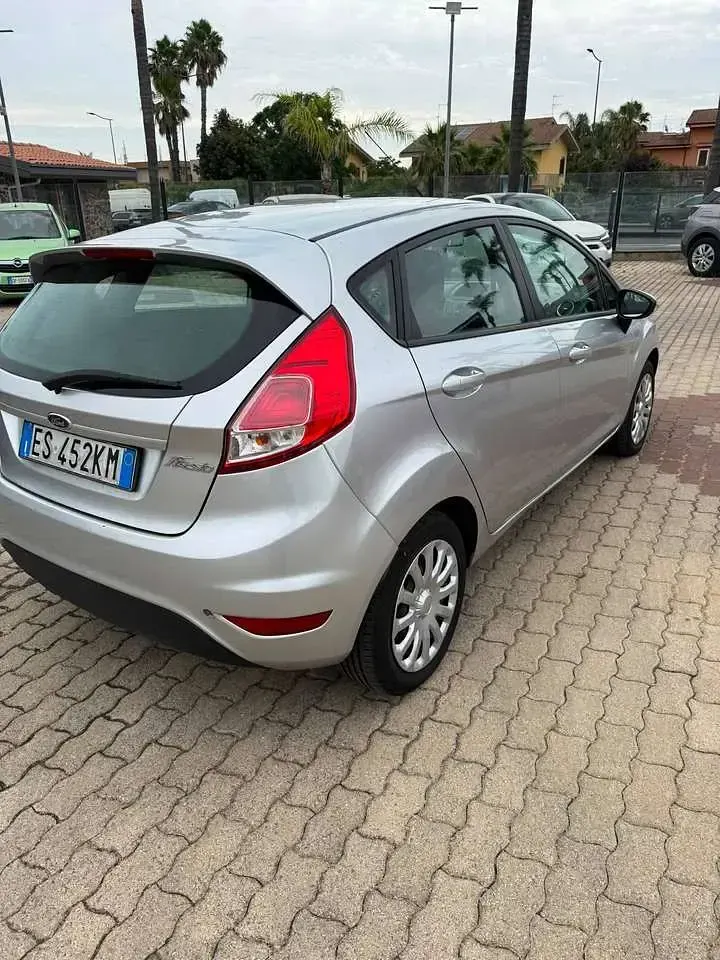 Usata Ford Fiesta Titanium 75 CV (55 kW) 2013 Argento Berlina