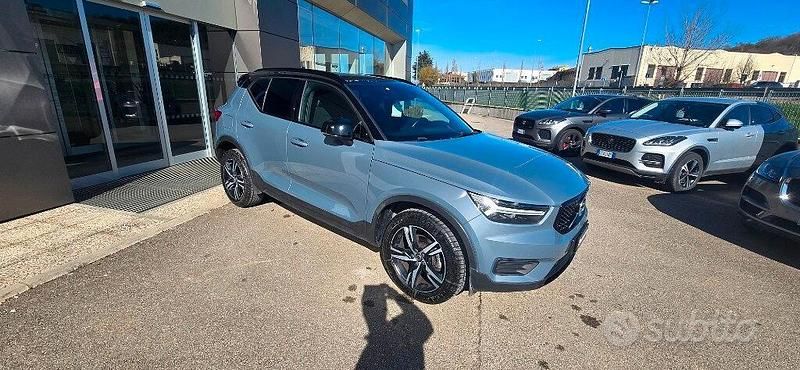 Usata Volvo XC40 Momentum 163 CV (119 kW) 2022 Grigio SUV