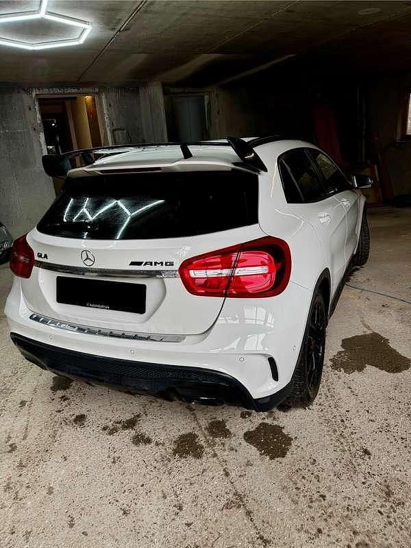 Usata Mercedes GLA200 136 CV (100 kW) 2015 Bianco SUV