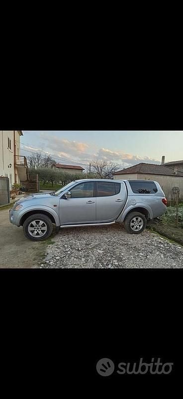 Usata Mitsubishi L200 136 CV (100 kW) 2013 Grigio Pick-up