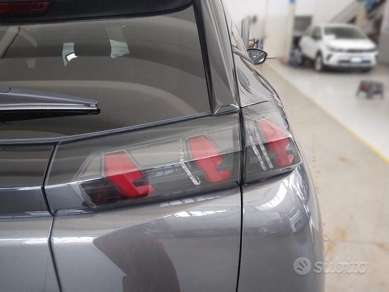Usata Peugeot 2008 Allure 131 CV (96 kW) 2023 Grigio SUV