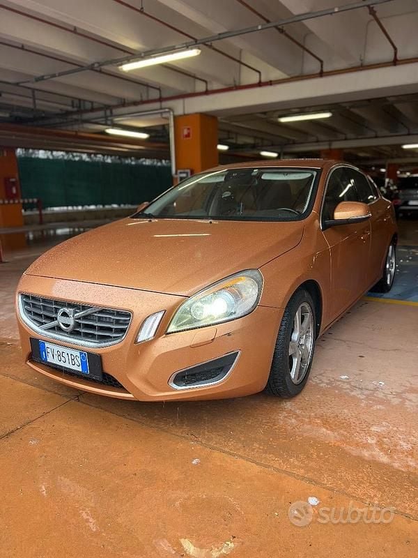 Bronzo Usata 2011 Volvo S60 Summum Berlina | 4300 € (Super prezzo) - Immagine 1/4
