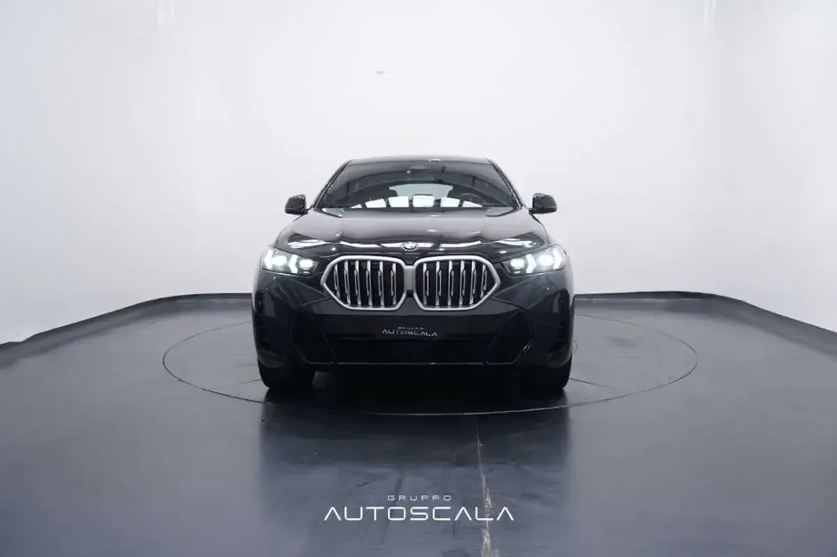 Usata BMW X6 M Sport 286 CV (210 kW) 2024 Saphirschwarz metallizzato SUV