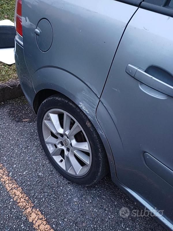 Usata Opel Zafira Cosmo 120 CV (88 kW) 2007 Grigio Monovolume