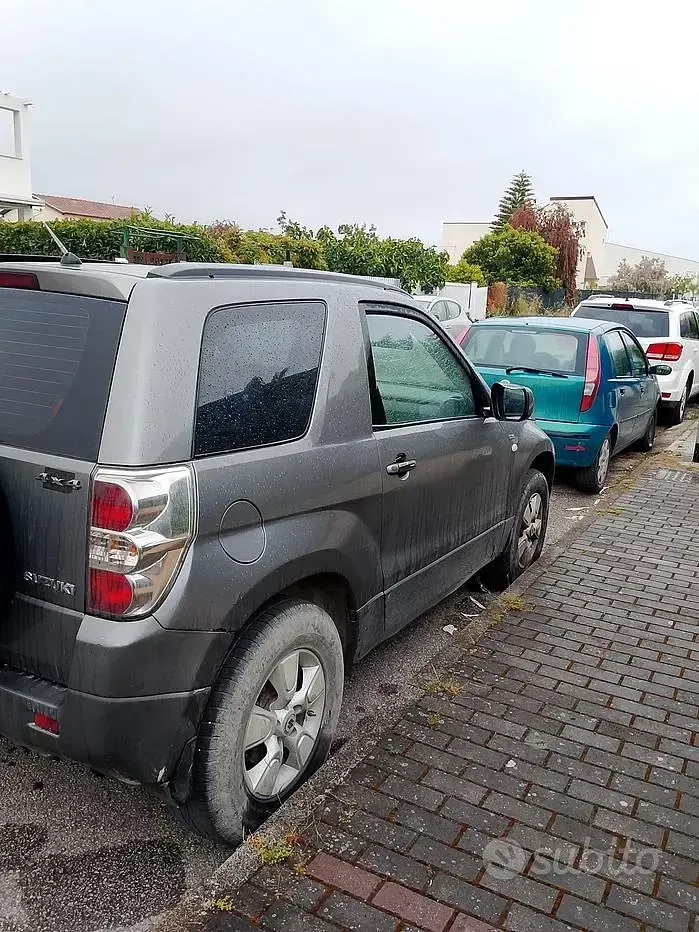 Usata Suzuki Grand Vitara 129 CV (94 kW) 2005 Grigio Berlina