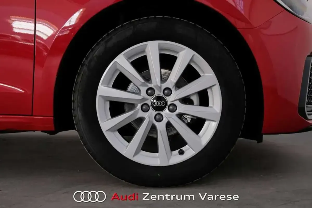 Usata Audi A1 Sportback Advanced 95 CV (69 kW) 2024 Rosso metallizzato Utilitaria
