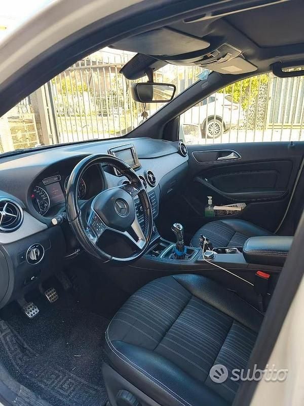 Usata Mercedes B200 156 CV (114 kW) 2014 Bianco Utilitaria