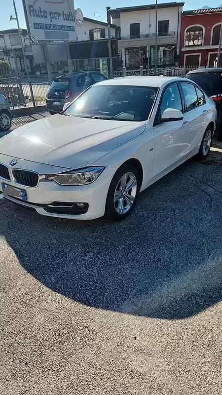 Usata BMW 320 Sport Line 190 CV (139 kW) 2015 Bianco Berlina