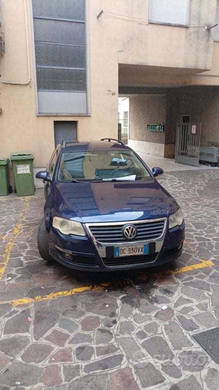 Usata VW Passat 105 CV (77 kW) 2006 Blu Station wagon